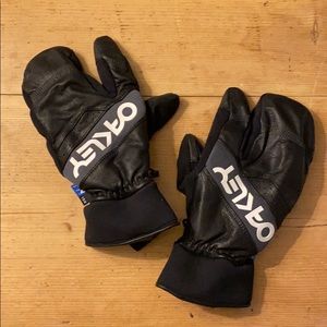 Oakley leather mittens